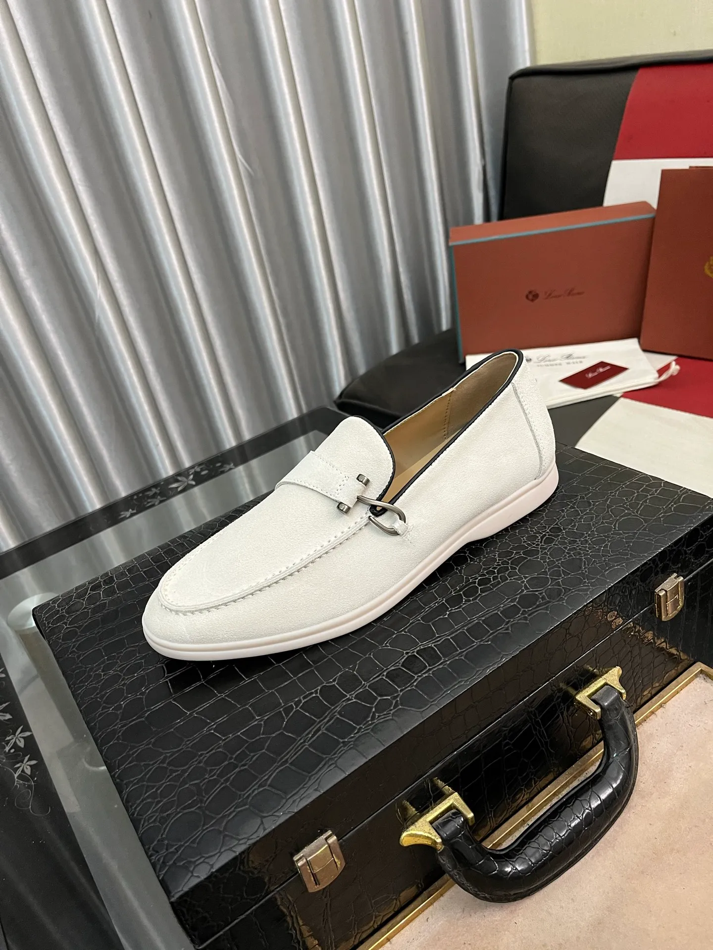Men's Men's Shoes💰420⌚️⌚️【Loro Piana】LP couple's casual sneakers. Simple and fashionable, the upper is made of cow suede and leather. Sheepskin feet. Custom rubber sole. Size: Female 35-42 (35, 41, 42, 43 customized are non-refundable) Male 38-46 (45, 46 customized)